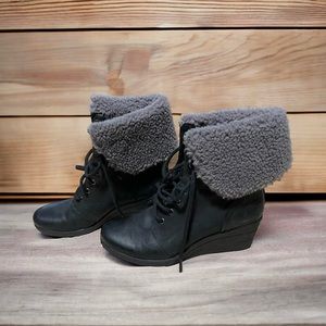 Ugg Zea Shearling Wedge Lace Up Waterproof Boots Size 9